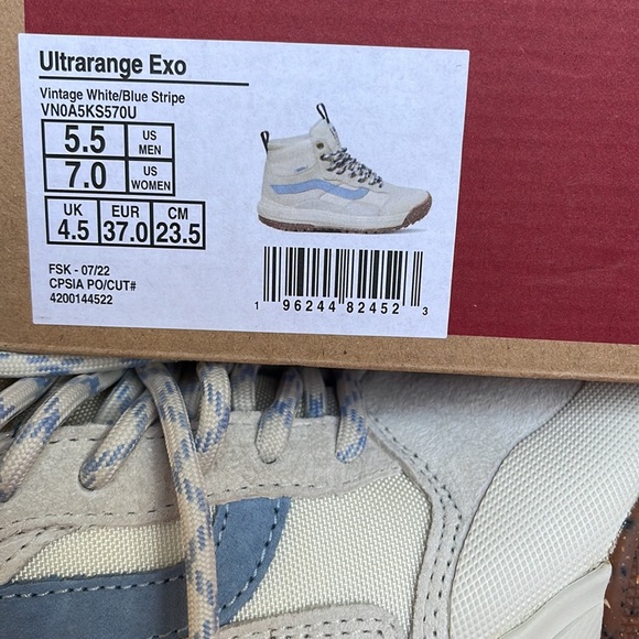 Vans Ultrarange Exo
Vintage White/Blue Stripe
VNOA5KS570U
WMNS Boots - Sneakers - Picture 16 of 16